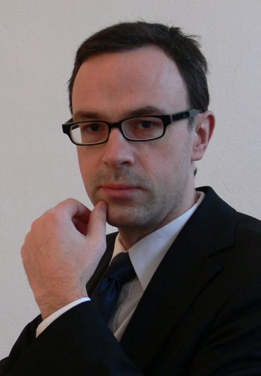 Stefan Krempl - forscht u.a. zum Themenkomplex Krieg, Medien und Internet.