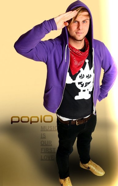 Maurice Gajda ist Moderator der Musikvideosendung pop10.