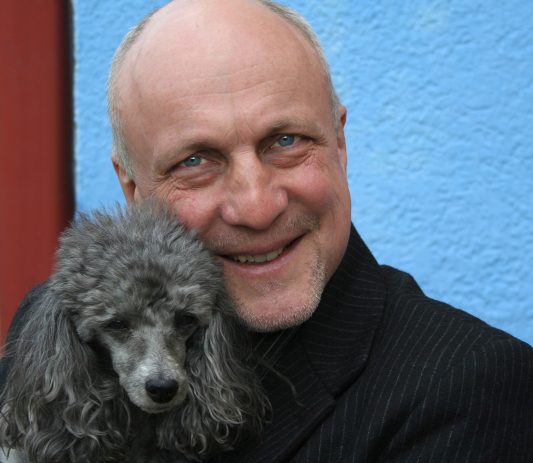 Rainer Buland - mag Hunde und Spiele - forscht aber nur an Letzterem.