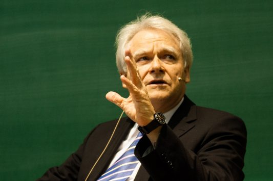 Joachim Knape - ist Professor für Allgemeine Rhetorik.