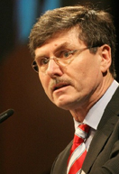 Ferdinand Dudenhöffer - ist Direktor des CAR - Center Automotive Research an der Universität Duisburg-Essen