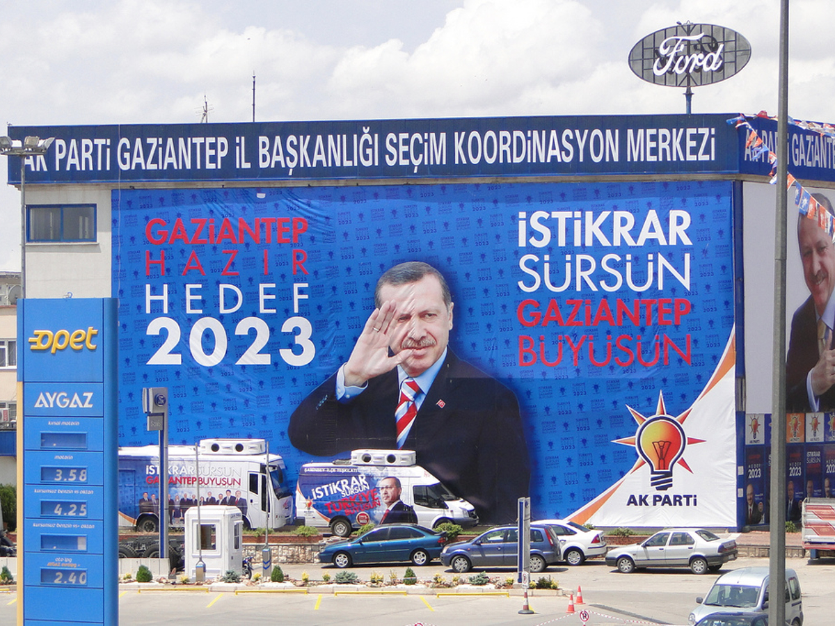 National Election Campaign Banner for PM Recep Tayyip Erdogan – Justice and Development Party – Gaziantep – Turkey – 01 CC BY-SA 2.0 | Adam Jones/ flickr.com
