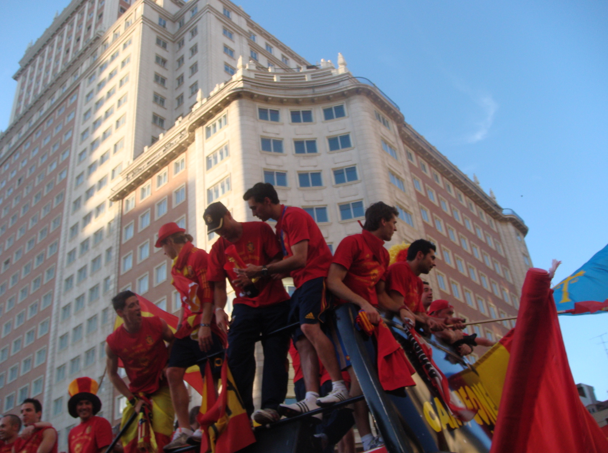 El autobús de los campeones en Plaza de España – 1. Foto: CC BY 2.0 | José Antonio Redondo Martín Folgen/ flickr.com