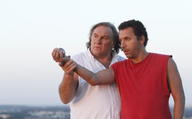 Gerard Depardieu und Atmen Kelif als Kleinkriminelle in ‚Eine ganz ruhige Kugel‘. Foto: Universum Film / Roger Arpajou