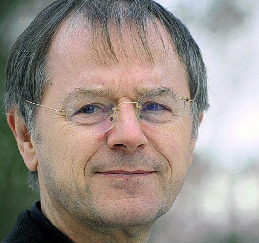 Christoph Butterwegge  - ist Politikwissenschaftler und Armutsforscher an der Universität in Köln.