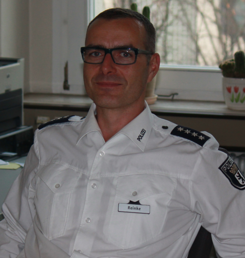Ronald Reinke - ist Hauptsachbearbeiter der Verkehrs- und Unfallprävention des Polizeipräsidenten Berlin und seit 14 Jahren in unterschiedlichen Funktionen im Verkehrsbereich tätig.