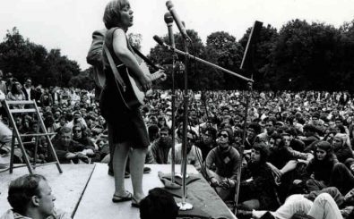 Barbara Dane spielt beim Newport Folk Festival 1959. Foto: privat.