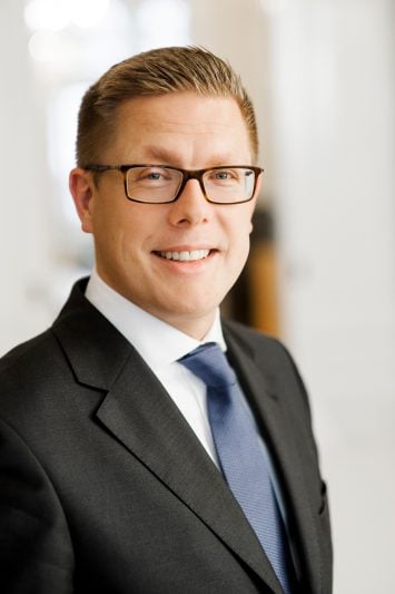 Dr. Markus Rübenstahl - ist Rechtsanwalt und beschäftigt sich mit ausländischen Rechtsordnungen im Strafverfahrensrecht