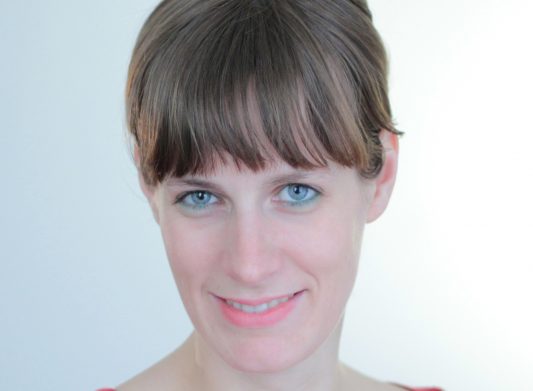 Nina Müller - ist Ethnologin bei der Hessischen Stiftung für Friedens- und Konfliktforschung. 