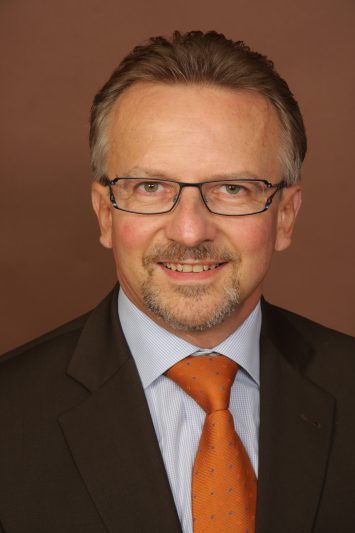 Karl-Heinz Kamp - ist Direktor für Weiterentwicklung der Bundesakademie für Sicherheitspolitik.