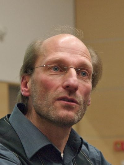 Joachim Brekow - ist Professor am Institut für Medizinische Physik und Strahlenschutz in Gießen und war Präsident des Fachverbands für Strahlenschutz