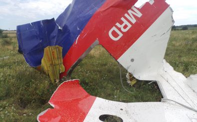 Viele unbeantwortete Fragen: Im Juli 2014 stürzte das Passagierflugzeug MH17 über der Ostukraine ab. Foto: 20140720_122209 CC BY-NC-SA 2.0 | Jeroen Akkermans