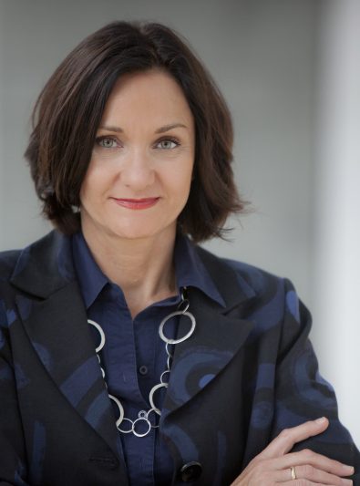 Jacqueline Kraege - ist Staatssekretärin des Landes Rheinland-Pfalz beim Bund und zuständig für Europa, Medien und Digitales.