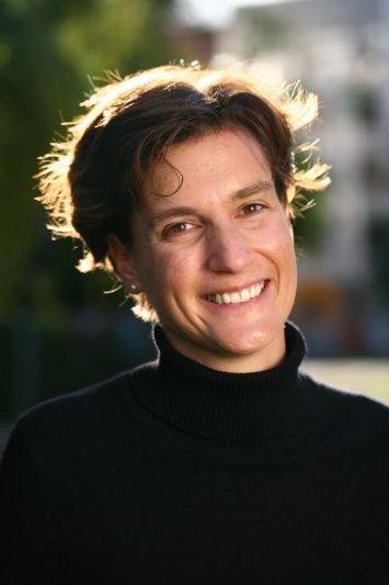 Dr. Karin Wollschläger  - ist Redakteurin der katholischen Nachrichten-Agentur KNA. 