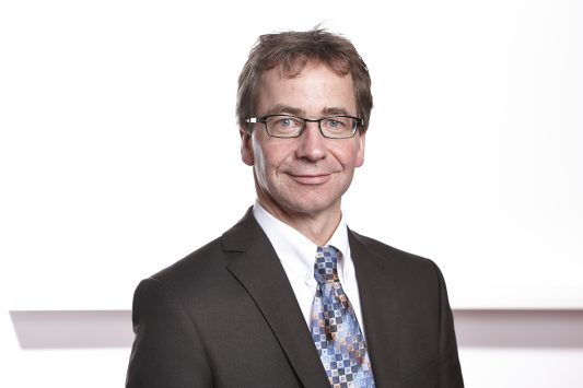 Ulf Sommer - ist Redakteur für Unternehmens- und Finanzmarkt-Themen beim Handelsblatt.