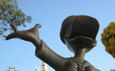 Ein Königreich für einen Enterich: Für „Donaldisten“ lohnt sich nicht nur ein Besuch in Disneyland, sondern ab sofort auch im oberfränkischem Schwarzenbach. Denn dort hat das Erika-Fuchs-Museum eröffnet, das der deutschen Übersetzerin der Abenteuer von Donald Duck gewidmet ist. Foto: Disneyland Donald Duck CC BY-ND 2.0 | WriterGal39 | Flickr.com