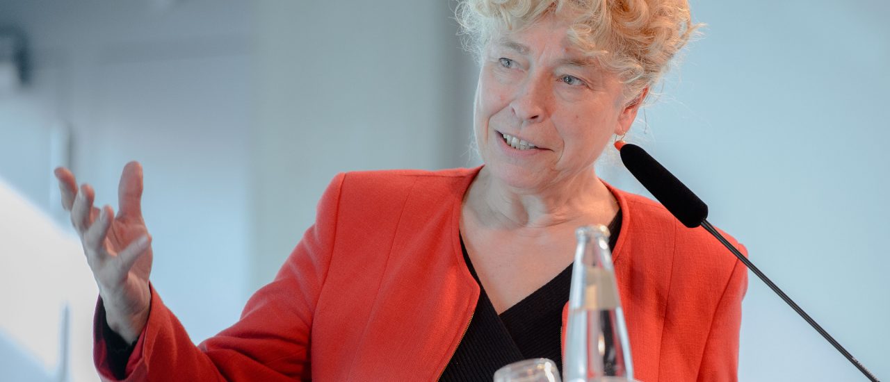 Es ist ihr Lebensthema: Gesine Schwan, 72, engagiert sich leidenschaftlich für eine stärkeres Gemeinschaftsgefühl in Europa. Foto: Gesine Schwan / www.stephan-roehl.de CC BY-SA 2.0 | Stefan Röhl | Heinrich-Böll-Stiftung | Flickr.com