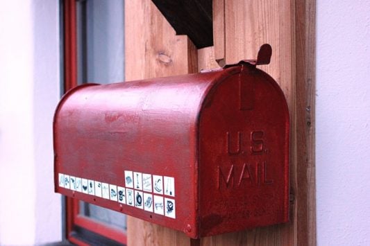Pumpipumpe im Einsatz. - Wer die Aufkleber benutzt, kann dem Verein ein Foto seines Briefkastens schicken. Auch dieses hier war dabei. Foto: © Pumpipumpe