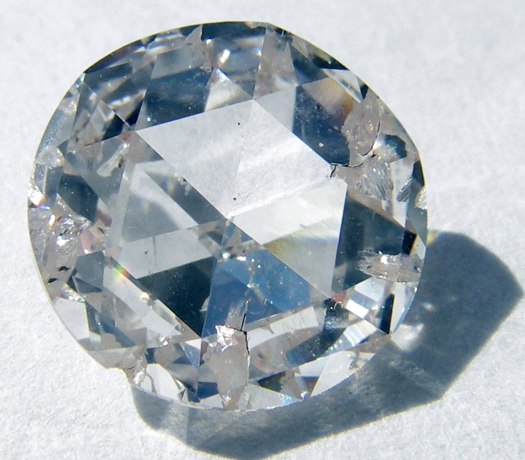 So ähnlich funkelt auch der Koh-i-Noor-Diamant, der sich noch in der Kronjuwelen-Sammlung des britischen Königshauses befindet. Foto: Diamond Age / credit: CC BY 2.0 | Steve Jurvetson / flickr.com