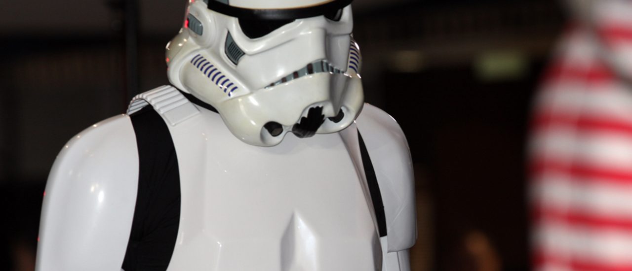 In einigen Kinos wird man ab dem 17. Dezember die Stormtrooper nicht sehen können. Rund 60 Kinos boykottieren die Film-Mietpolitik von Walt Disney. Foto: Star Wars EP1 3D CC BY-SA 2.0 | Eva Rinaldi / flickr.com