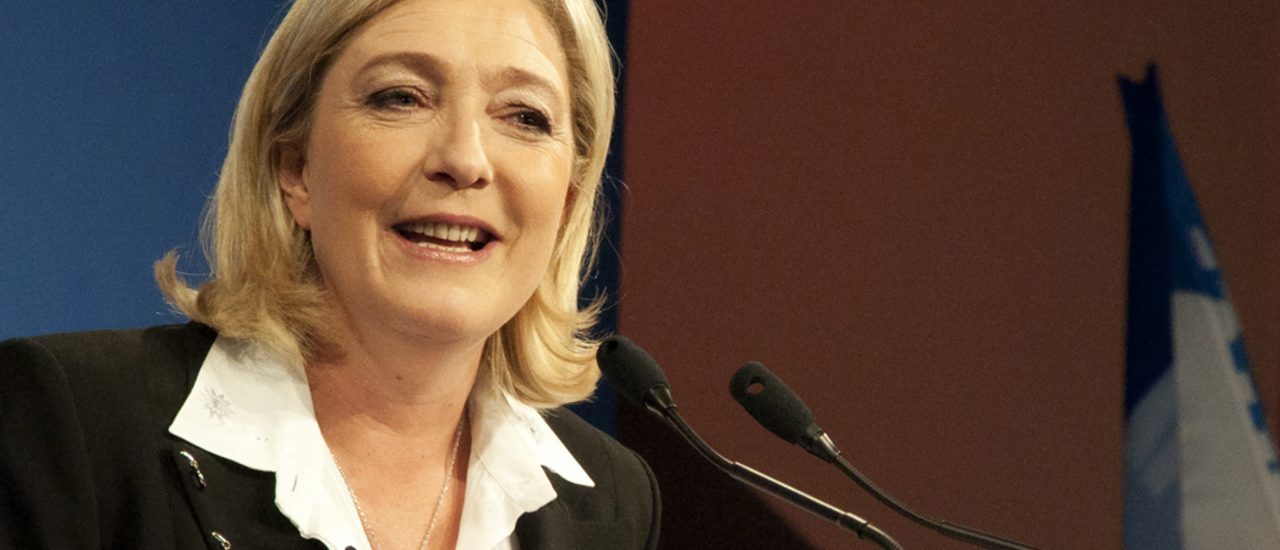 Foto: Marine Le Pen à la tribune | Rémi Noyon / flickr.com (CC BY 2.0)
