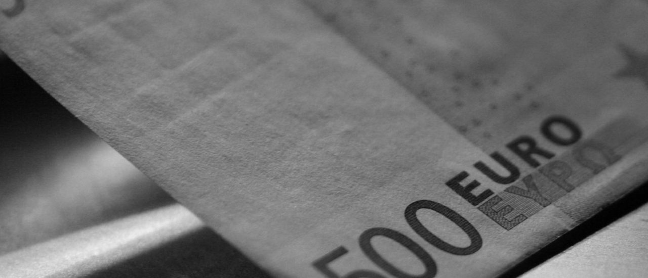 500 Euro oder gar mehr? Immer mehr Staaten denken über ein bedingungsloses Grundeinkommen nach. Foto: 500 Euro / credit: CC BY 2.0 | matze_ott / flickr.com