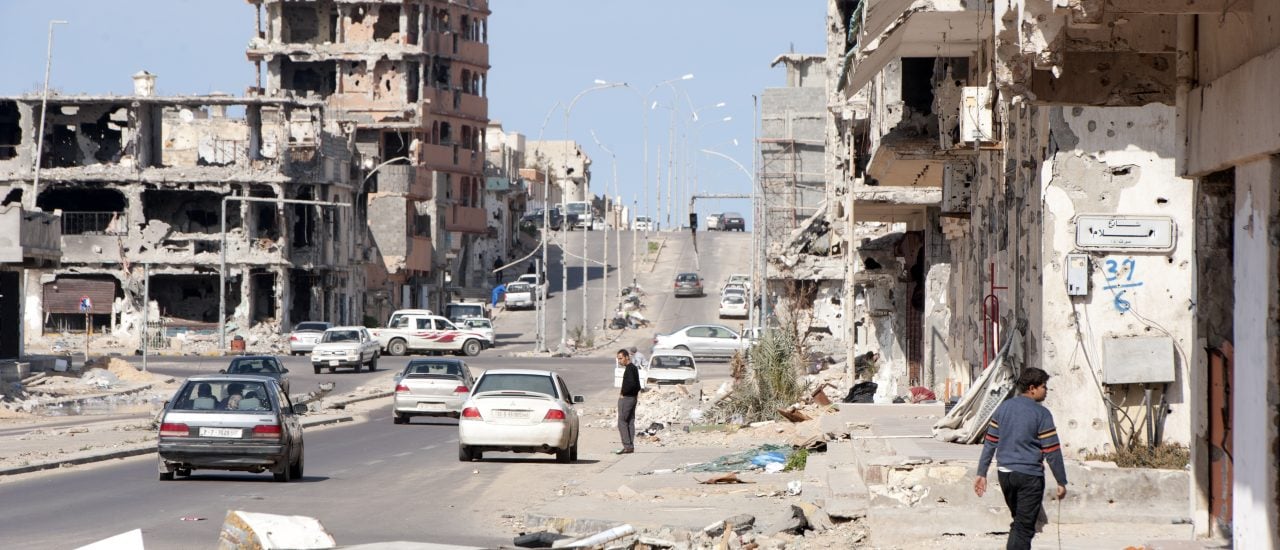 Schon während des Bürgerkriegs ist die Stadt Sirte stark zerstört worden. Nun herrschen dort Truppen des Islamischen Staats. Foto: ECHO/DDG – Mine clearance Sirte CC BY-ND 2.0 | European Commission DG ECHO / flickr.com