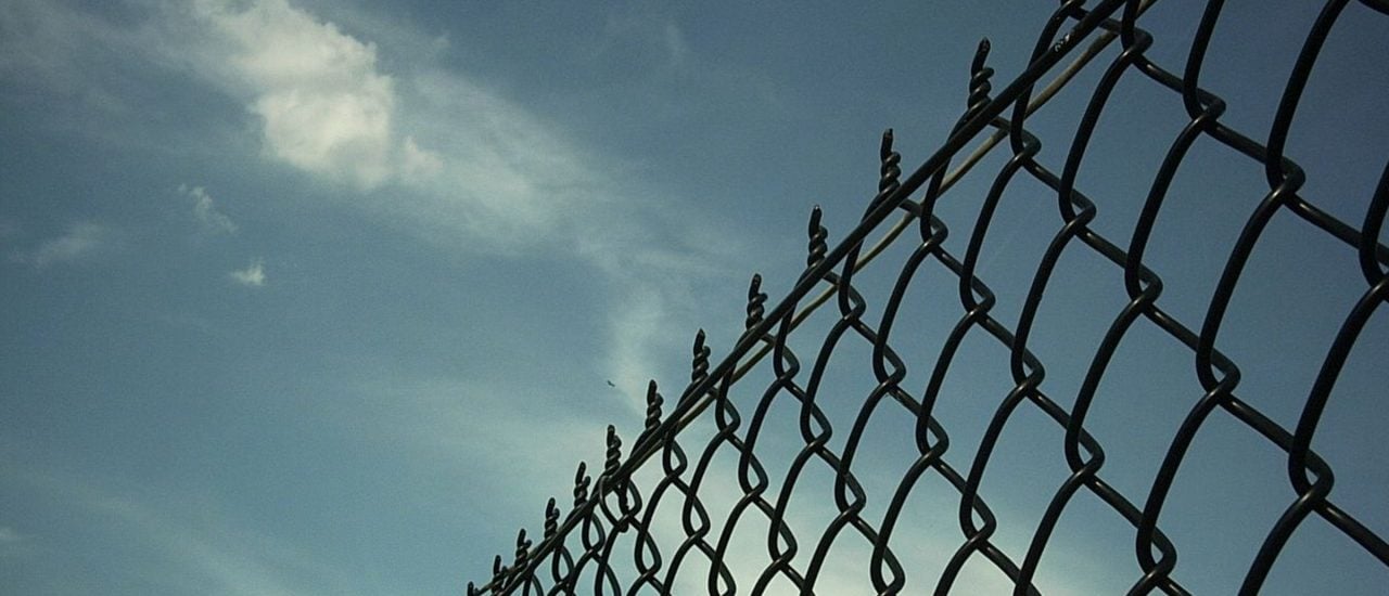 Kein Mindestlohn hinter Gittern. Werden deutsche Gefangene hinter Gittern ausgebeutet? Foto: Prison CC BY-SA 2.0 | Joshua Davis Photography / flickr.com