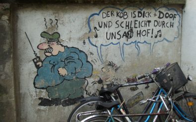 Konflikte zwischen Polizei und Anwohnern sind nicht neu. Hier ein älteres Graffiti aus der Straße. Foto: kob CC BY 2.0 | m.a.r.c. / flickr.com