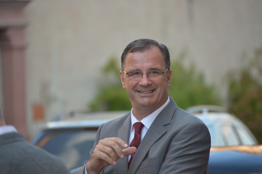 Winfried Steinmacher - ist Bürgermeister der Gemeinde Kiedrich.