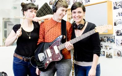 Meryem, Steffi und Janda machen mit Coucou Musik zwischen Folk, Pop und Jazz. Foto: detektor.fm