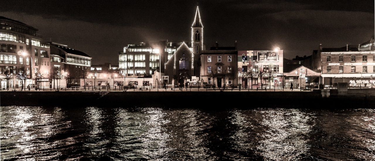 Haben den düsteren wirtschaftlichen Aussichten der Krisenjahre getrotzt: Irland und seine Hauptstadt Dublin. Foto: Dublin City And Docklands at Night Ref-100139 CC BY-SA 2.0 | William Murphy / flickr.com