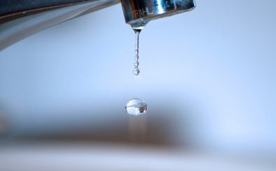 Im Norden Niedersachens kam es am zu Trinkwasserknappheit: Die Hähne blieben trocken. Foto: Droplets. CC BY 2.0 | tico_24 | flickr.com