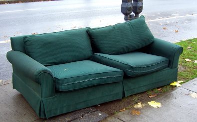 Für den einen ist es Sperrmüll, für den anderen vielleicht das perfekte Sofa. Foto: Sofa Free. CC BY 2.0 | walknboston / flickr.com