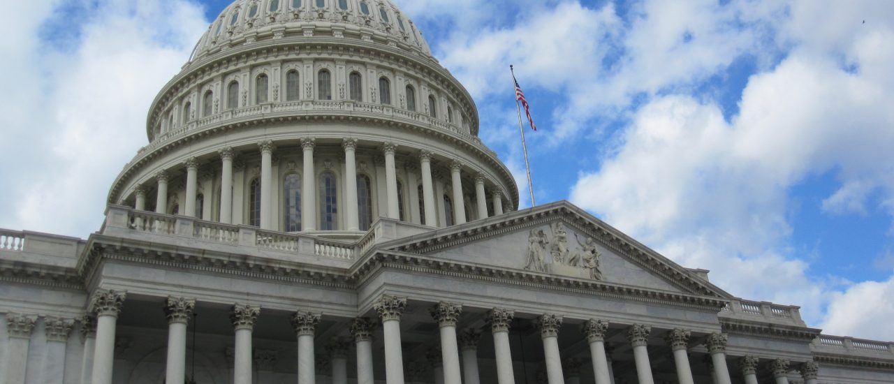 Das Capitol steht für Macht und Politik. Gerät die Institution ins Wanken? Foto: US Capitol CC BY-SA 2.0 | kidTruant / flickr.com