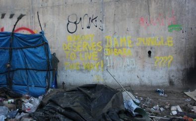 Flüchtlinge müssen in Frankreich unter teilweise unwürdigen Bedingungen leben. Foto: 2016-01-17 15.09.43 | CC BY 2.0 | malachybrowne / flickr.com.