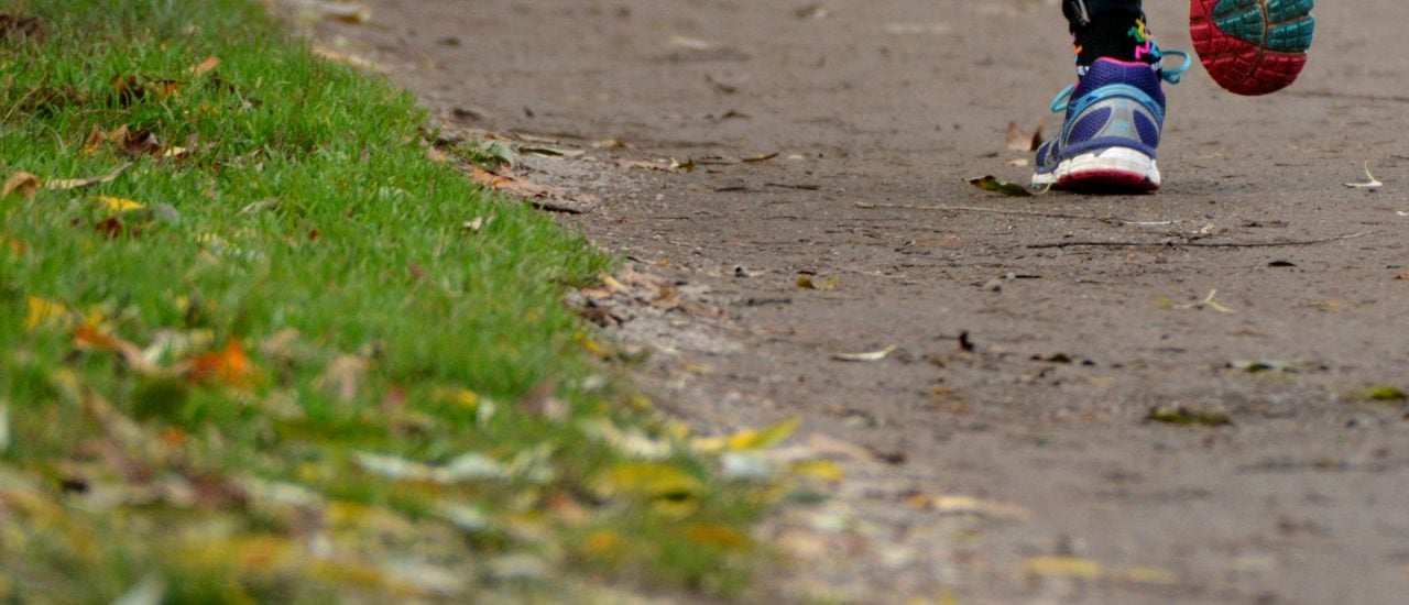 Der Frühling kommt angejoggt. Mit der richtigen Schuhpflege bleiben nicht nur die Winterstiefel für die nächste Saison fit, auch die Turnschuhe werden startklar für den Saisonstart. Foto: Running CC BY-SA 2.0 | Patrik Nygren / flickr.com