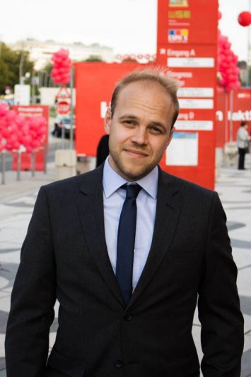 Philipp Kamper - arbeitet für die Sozialdemokratische Partei Europas in Brüssel.