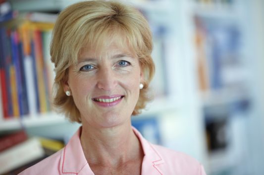 Christiane Woopen - ist Vorsitzende des Deutschen Ethikrates.