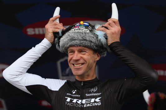 Jens Voigt - hat zum Karriereende von Fans einen Ullr-Helm geschenkt bekommen.