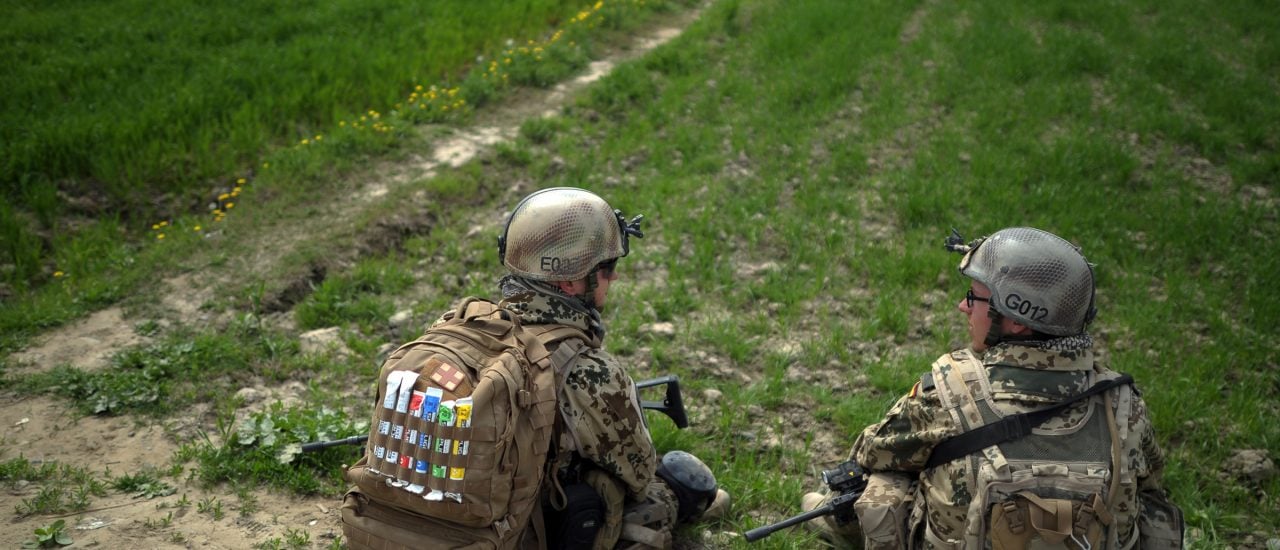 Bilder von bewaffneten Bundeswehrsoldaten kennt man bisher in erster Linie aus dem Ausland. Foto: AFP | Johannes Eisele.