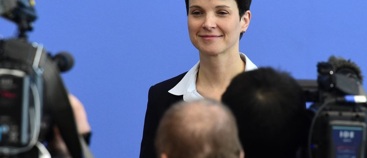 Immer wieder bringt sich die Alternative für Deutschland von Frauke Petry erfolgreich in die Medien. Dieses Mal mit der Aussage aus dem AfD-Programmentwurf, der Islam gehöre nicht zu Deutschland. Foto: AFP | John MacDougall