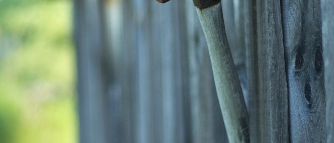 Auch selbstständige Solo-Handwerker müssen die Ausbildungsumlage zahlen. Ein Grund, den Hammer an den Nagel zu hängen? Foto: Hammer | CC BY 2.0 | Jerry Swiatek / flickr.com