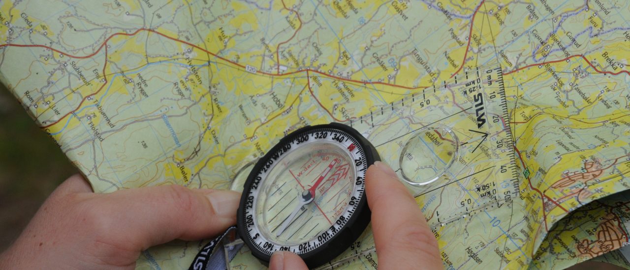 Orientierungssinn adé? Kompass und Karte braucht heute eigentlich niemand mehr. Foto: Kart_og_kompass | CC BY 2.0 | Kartverket / flickr.com