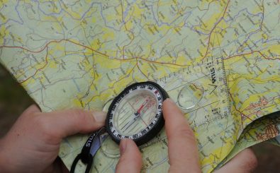 Orientierungssinn adé? Kompass und Karte braucht heute eigentlich niemand mehr. Foto: Kart_og_kompass | CC BY 2.0 | Kartverket / flickr.com