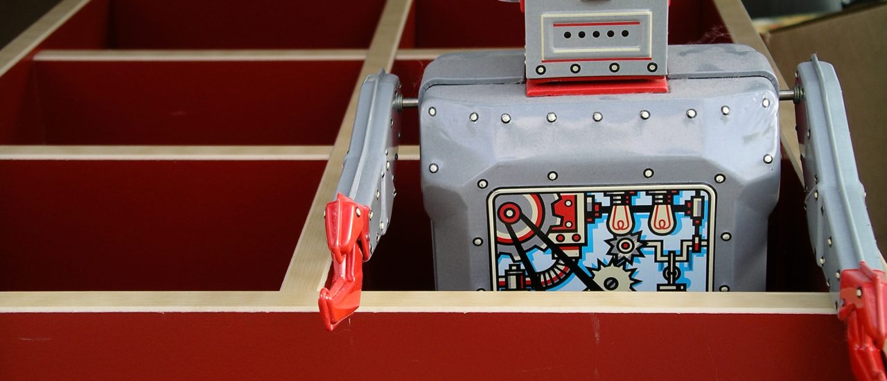 Hallo Roboter! 2016 soll das Jahr der Bots werden, Facebook hat seine Messenger-App bereits für die Konversations-Roboter geöffnet. Foto: Robot Moves | CC BY-ND 2.0 | reader of the pack / flickr.com