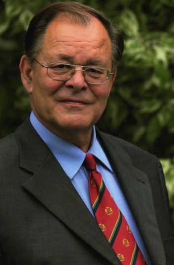 Rudolf Dreßler - ist ehemaliger SPD-Politiker und Botschafter. 