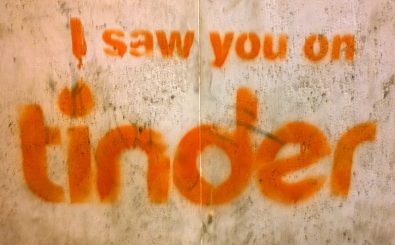 Dating-Apps und Geschlechtskrankheiten: Gibt es einen Zusammenhang zwischen Tinder und Tripper? Foto: „i saw you on tinder“ Trastevere 2014 / credit: CC BY 2.0 | Denis Bocquet / flickr.com