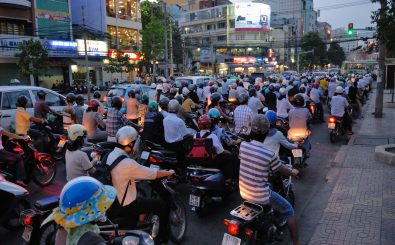 In Vietnam gibt es kaum Autos, dafür aber jede Menge Mopeds. Foto: Vietnam CC BY-SA 2.0 | M M / flickr.com