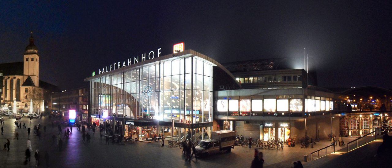 Männer in Deutschland können sich nicht mehr prügeln? Bei detektor.fm klärt Baberowski auf, was er damit meint. Foto: Hauptbahnhof Köln und Domplatz | CC BY 2.0 | Veit Schagow / flickr.com.